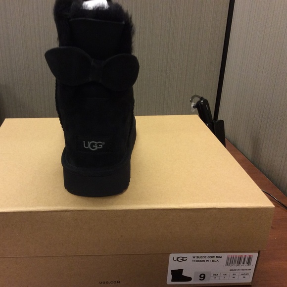 UGG® Women's Mini Bow Round Toe Suede & Sheepskin - Picture 4 of 8